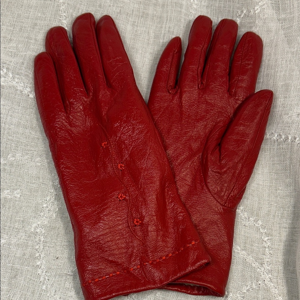 Leather gloves with lining